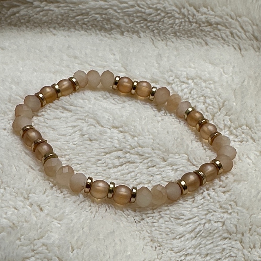 Beaded Bracelets Peachy Gold Mauve Set of 5 with Cross Charms on 2 of them NWOT - Picture 10 of 16